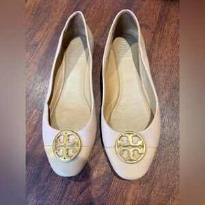 Tory Burch Minnie Cap Toe Ballet Size 7.5 Beige Flats with Gold Emblem